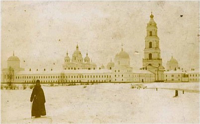 Вид на Югский монастырь. Фото нач. XX в.