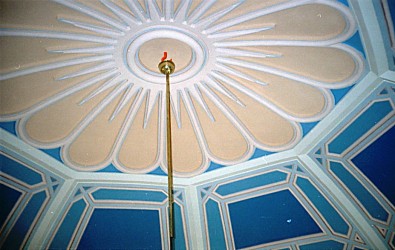 Свод восьмерика с декоративной розеткой после реставрации. Июль 2003 г. Фото О. Данилиной